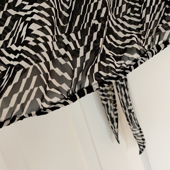 Chico’s ladies blouse size 2 - Picture 7 of 8